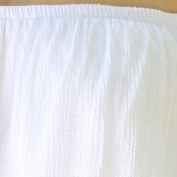 ️SOLD OUT▫️White Off Shoulder Top - Picture 3 of 4