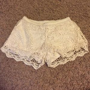 ADORABLE LACE SHORTS!