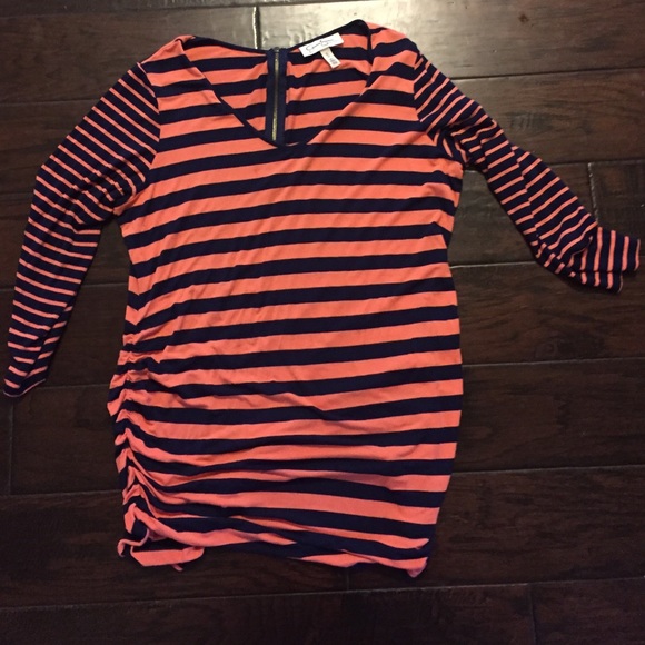 Jessica Simpson maternity shirt