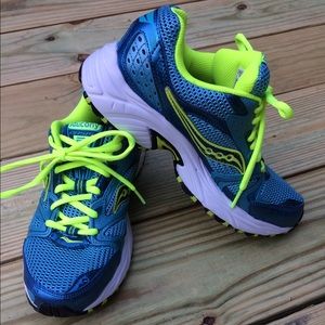 Saucony running shoes size 7 women's