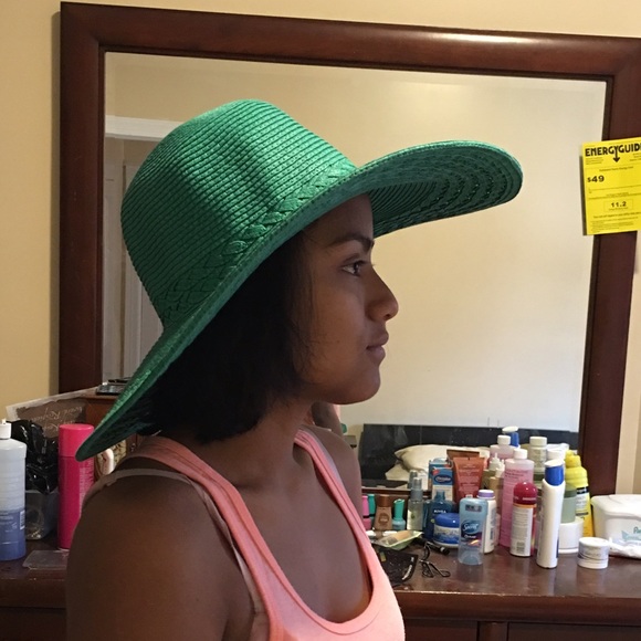 Green hat - Picture 4 of 4