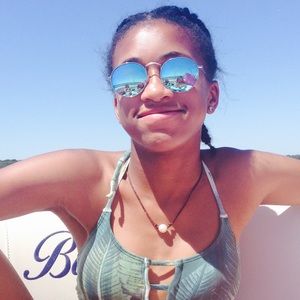 Meet your Posher, Regan