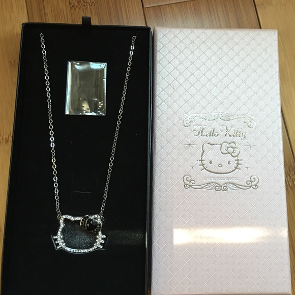 Hello kitty necklace