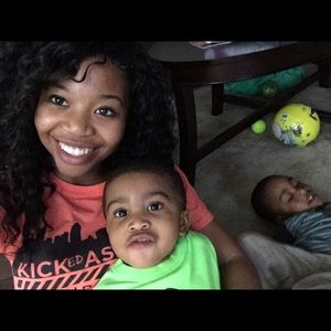 Meet your Posher, Larisha