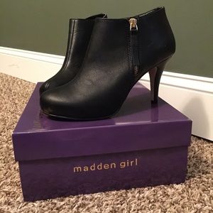 NEW Madden Girl Black Ankle Boots Booties 7
