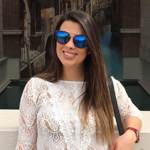 Meet your Posher, Camila