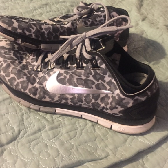 Women S Nike Zoom Midfit Athletic Running Shoes Women S Nike Zoom Midfit Athletic Running Shoes