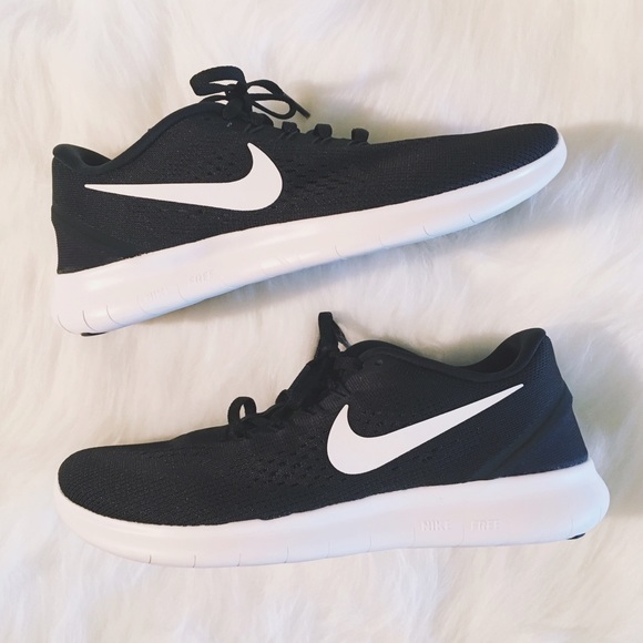 Nike Shoes - NIKE 🏈 Free Run Black Athletic Shoes SZ 7.5