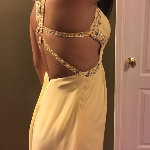 Yellow beautiful dress - Picture 2 of 4