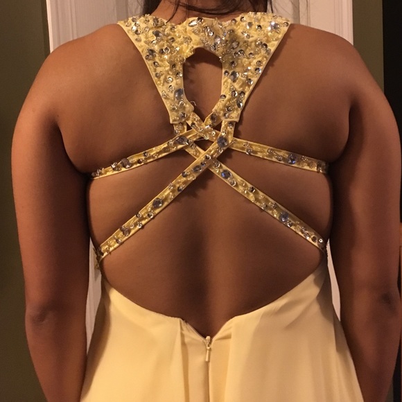 Yellow beautiful dress - Picture 3 of 4