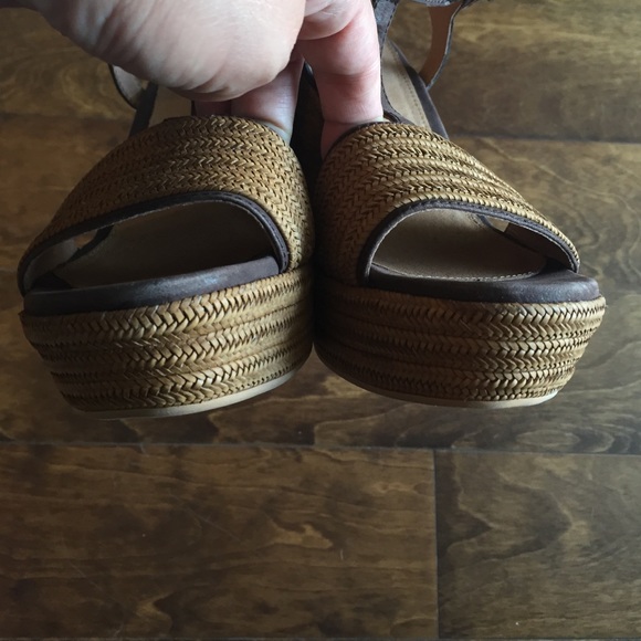 Ugg tan/brown wedges - Picture 3 of 3