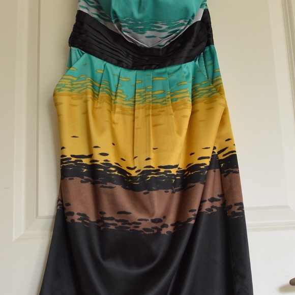 Dress - Picture 3 of 3