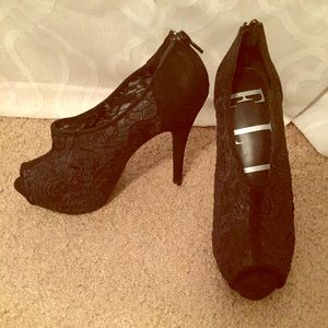 7.5 Elle peep toe booties, only worn once!