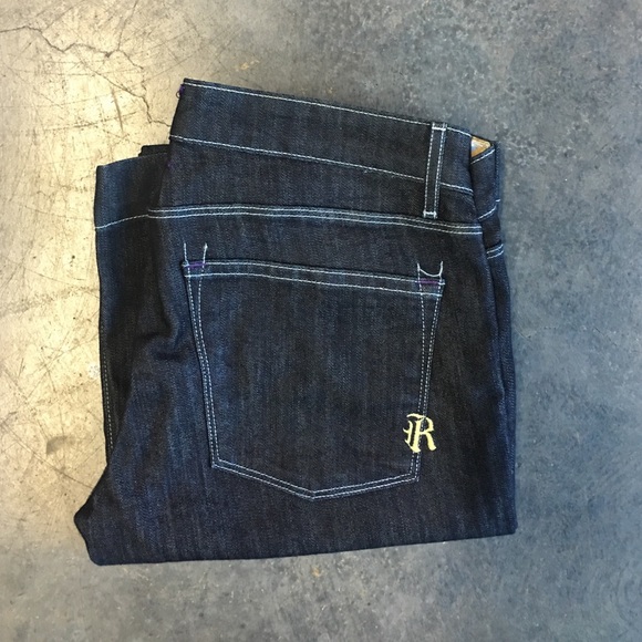 Dark denim jeans / never worn