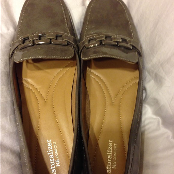 Taupe Naturalizer flats