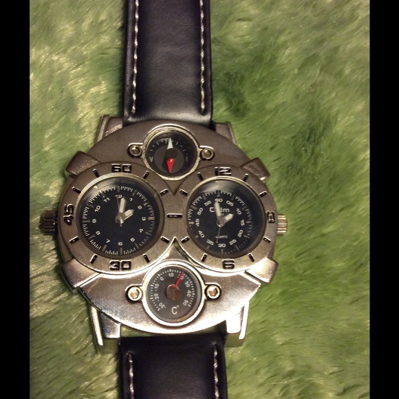 New mens Oulm stainless steel watch.