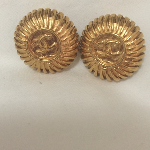 Vintage Chanel gold clip on earrings