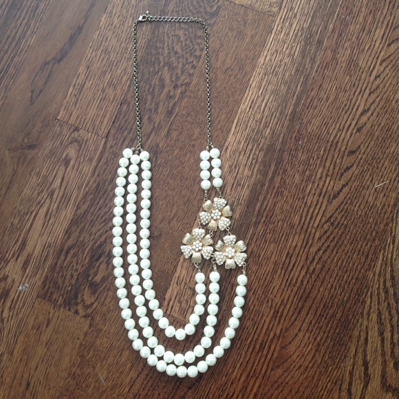 Faux Pearl Flower Necklace