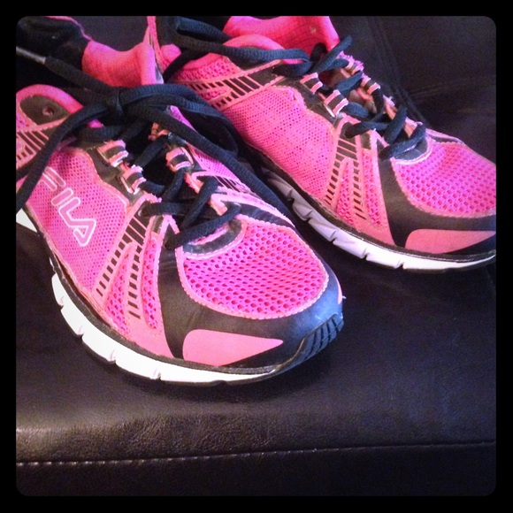 fila shoes white and black