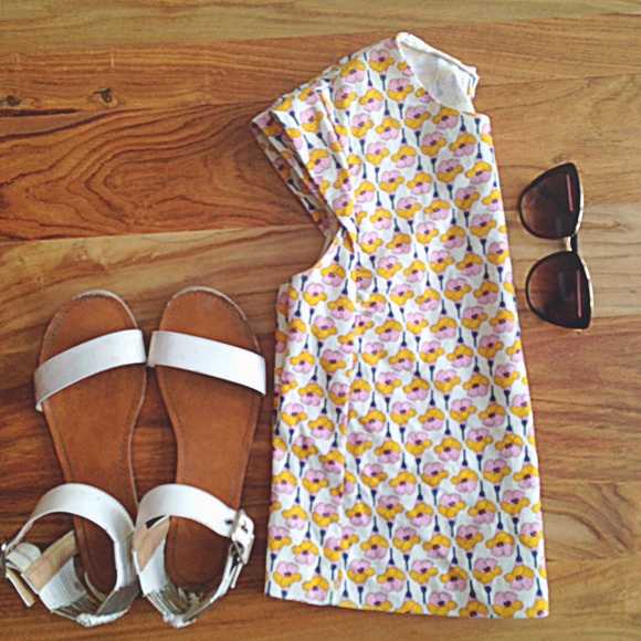 Zara floral pattern boxy top with cap sleeve