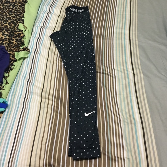 Black Nike pro leggings