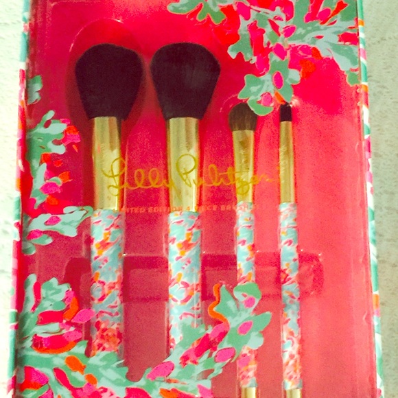 BRAND NEW Lilly Pulitzer Makeup Brushes - Picture 1 of 2