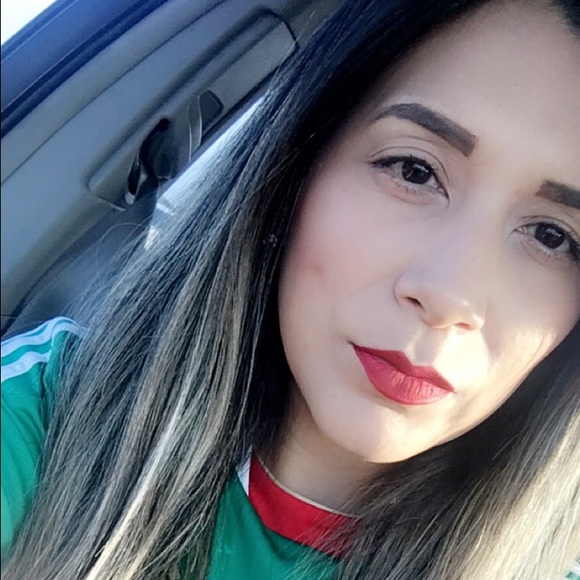 Meet your Posher, Adriana - Picture 1 of 1