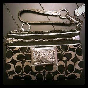Sale!!! COACH POPPY WRISTLET