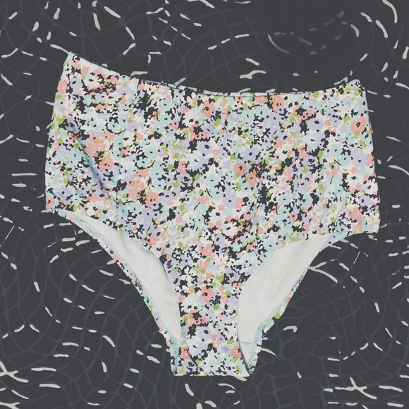 B I K I N I • B O T T O M