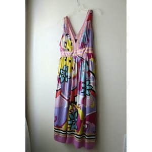 NEW LISTING 70s inspired V-neck dress