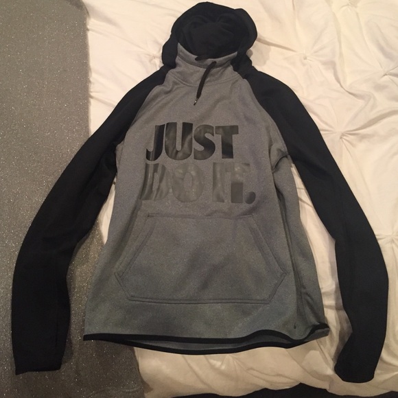 NIKE Sweatshirt - Picture 1 of 1
