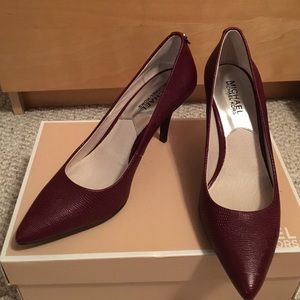 Never been worn pumps