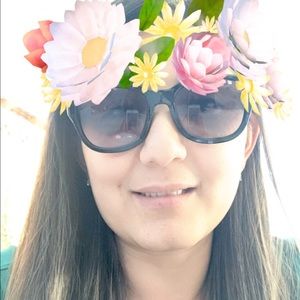 Meet your Posher, Claudia