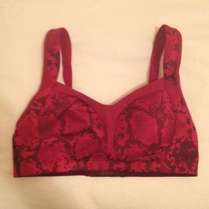 🔥 Lululemon Tata Tamer Bra 🔥