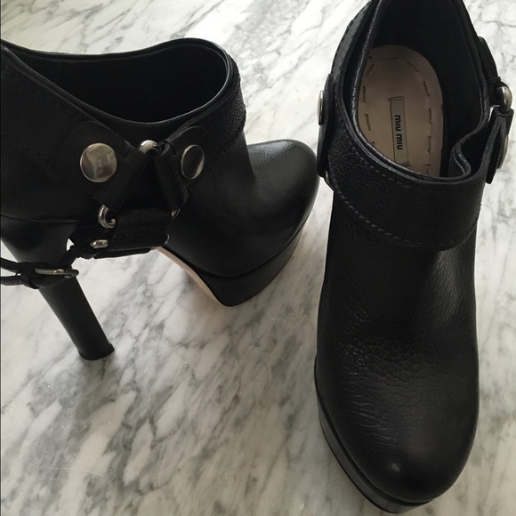 Not wearing. - Picture 2 of 4