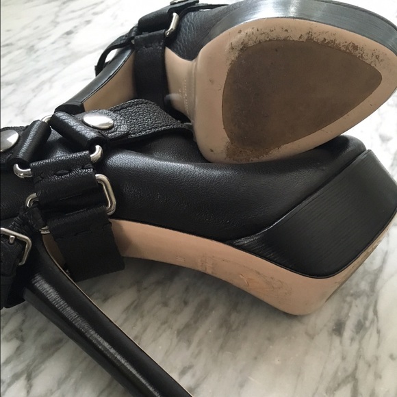 Not wearing. - Picture 4 of 4