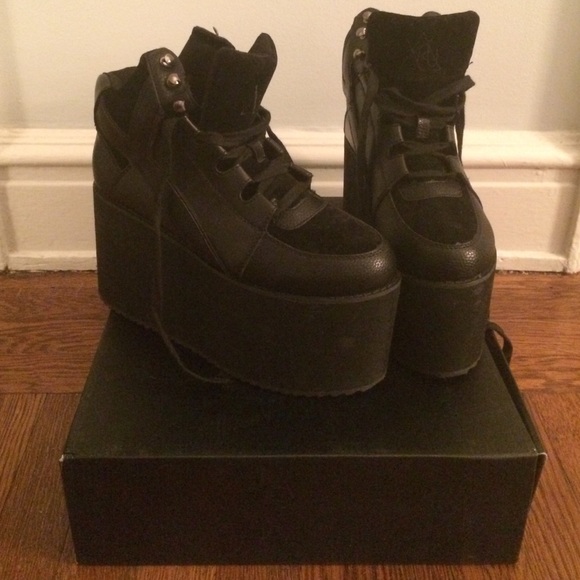 YRU Shoes - YRU QOZMO HI, black, women's size 9, with box