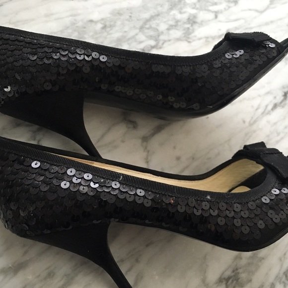 Not wearing. - Picture 2 of 4