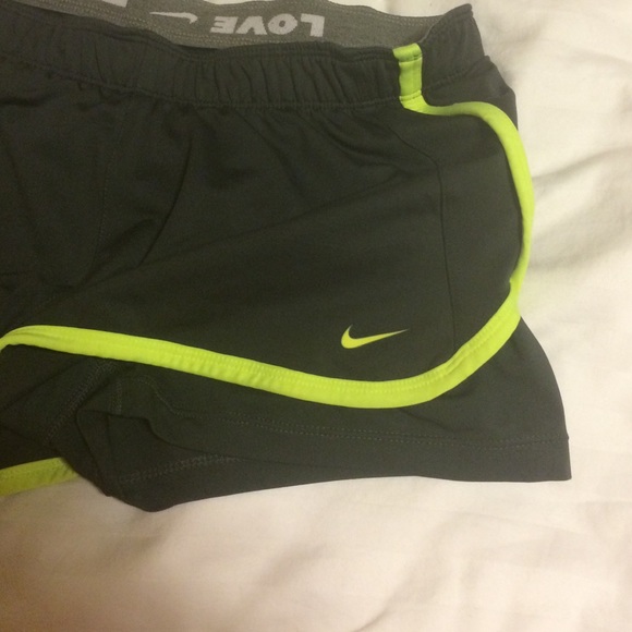 Dri-fit Nike Tennis shorts - Picture 2 of 3