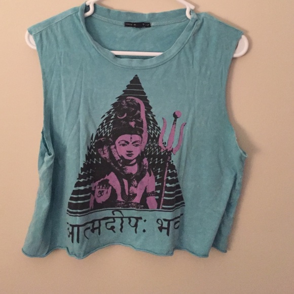 sleeveless graphic tee