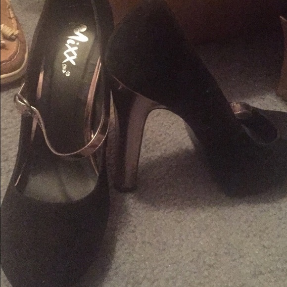 Shoes! Need them gone lol - Picture 1 of 4