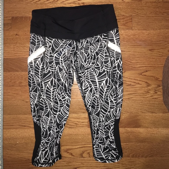 Lululemon crop run. Like new, line dried only