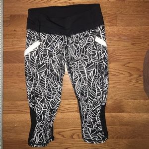 Lululemon crop run. Like new, line dried only