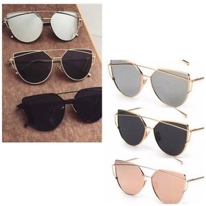 Cat Eye shaped mirrored sunnies!