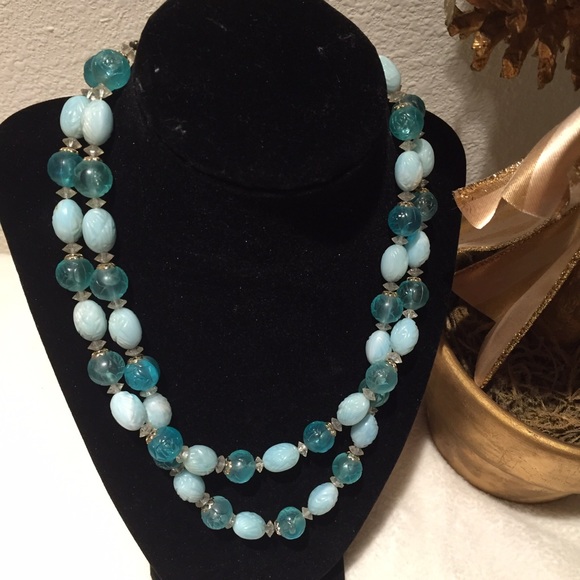 Light green interwoven necklace
