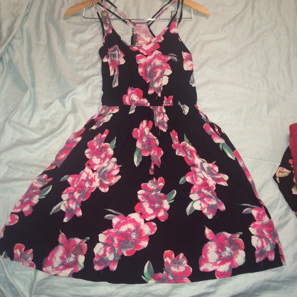 Cuts, floral dress/ NEVER WORN