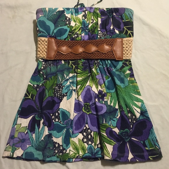 ✨BONGO beautiful Floral Tie-neck top