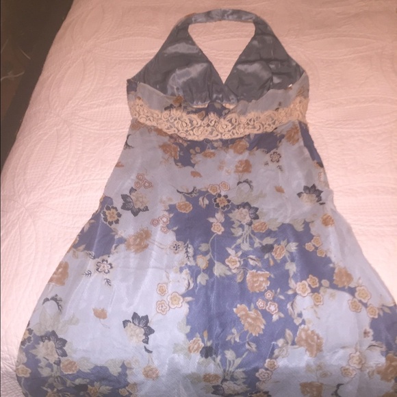 Shelli Segal Laundry halter blue floral gown. - Picture 4 of 4