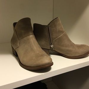 Jessica Simpson ankle boot taupe