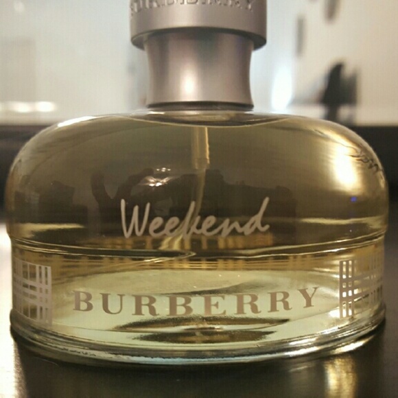 Burberry Weekend perfume